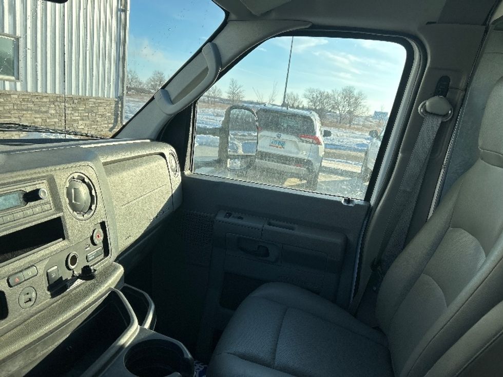 Light Duty Box Truck-Light and Medium Duty Trucks-Ford-2022-E350-Minot-ND-80,092\n\t\tmiles-$ 36,750 - Image 19