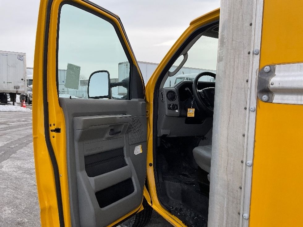 Light Duty Box Truck-Light and Medium Duty Trucks-Ford-2022-E350-Moberly-MO-103,886\n\t\tmiles-$ 27,000 - Image 16