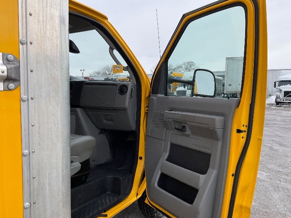 Light Duty Box Truck-Light and Medium Duty Trucks-Ford-2022-E350-Moberly-MO-103,886\n\t\tmiles-$ 27,000 - Image 20