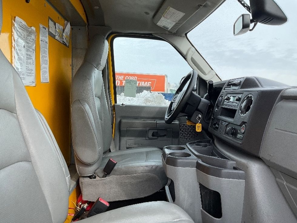 Light Duty Box Truck-Light and Medium Duty Trucks-Ford-2022-E350-Moberly-MO-103,886\n\t\tmiles-$ 27,000 - Image 22