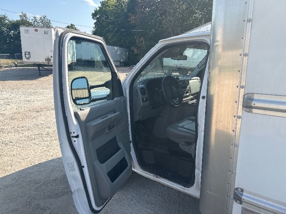 Light Duty Box Truck-Light and Medium Duty Trucks-Ford-2022-E350-Moberly-MO-80,027\n\t\tmiles-$ 32,750 - Image 15