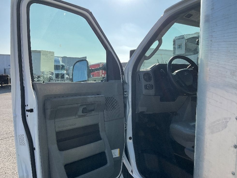 Light Duty Box Truck-Light and Medium Duty Trucks-Ford-2022-E350-Moberly-MO-87,074\n\t\tmiles-$ 32,000 - Image 16