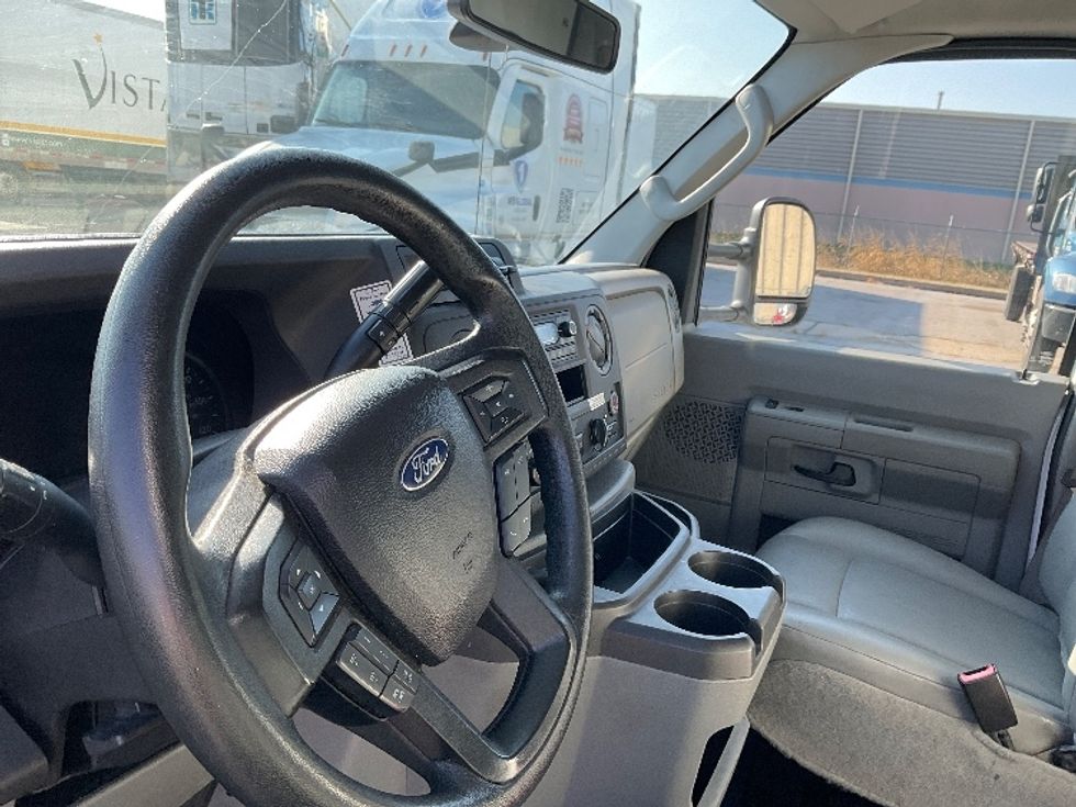 Light Duty Box Truck-Light and Medium Duty Trucks-Ford-2022-E350-Moberly-MO-87,074\n\t\tmiles-$ 32,000 - Image 17