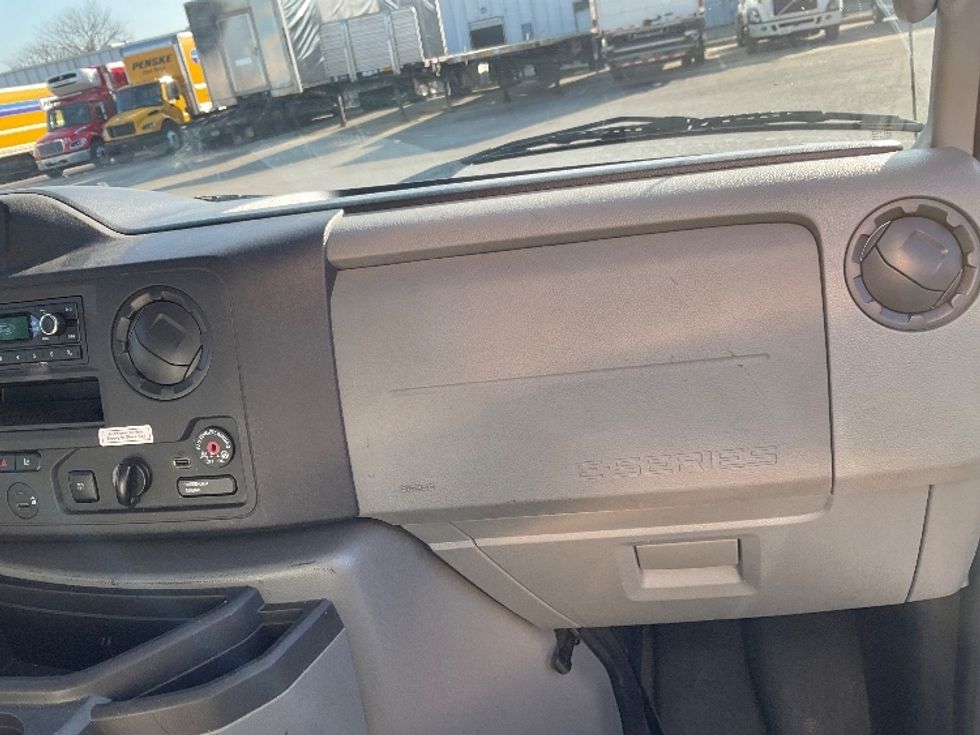 Light Duty Box Truck-Light and Medium Duty Trucks-Ford-2022-E350-Moberly-MO-87,074\n\t\tmiles-$ 32,000 - Image 21