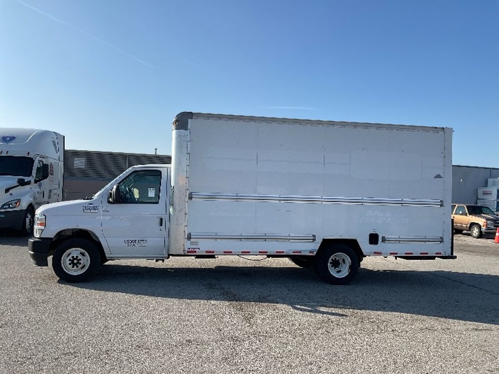 Light Duty Box Truck-Light and Medium Duty Trucks-Ford-2022-E350-Moberly-MO-87,074\n\t\tmiles-$ 32,000 - Image 4