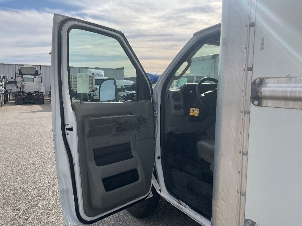 Light Duty Box Truck-Light and Medium Duty Trucks-Ford-2022-E350-Moberly-MO-94,440\n\t\tmiles-$ 31,250 - Image 16