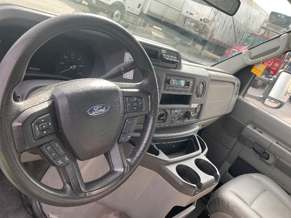 Light Duty Box Truck-Light and Medium Duty Trucks-Ford-2022-E350-Moberly-MO-94,440\n\t\tmiles-$ 31,250 - Image 18