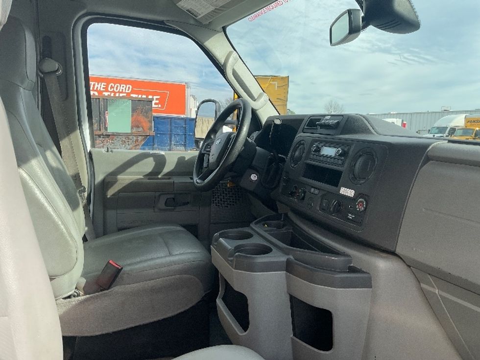 Light Duty Box Truck-Light and Medium Duty Trucks-Ford-2022-E350-Moberly-MO-94,440\n\t\tmiles-$ 31,250 - Image 22