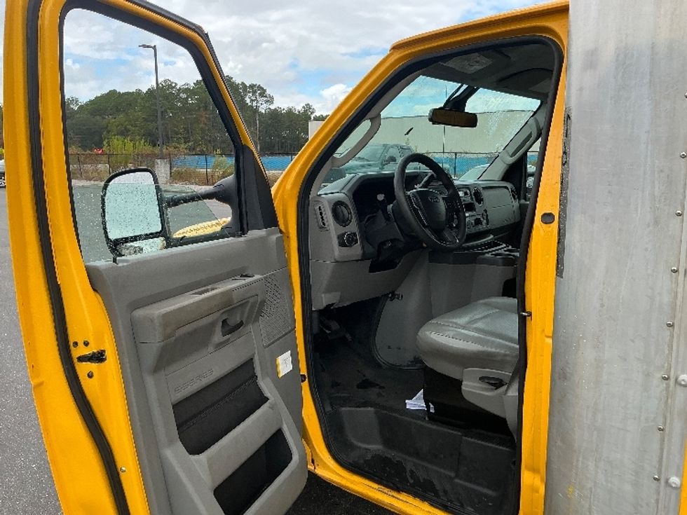 Light Duty Box Truck-Light and Medium Duty Trucks-Ford-2022-E350-Mobile-AL-107,490\n\t\tmiles-$ 27,250 - Image 16