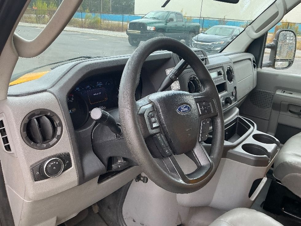 Light Duty Box Truck-Light and Medium Duty Trucks-Ford-2022-E350-Mobile-AL-107,490\n\t\tmiles-$ 27,250 - Image 17