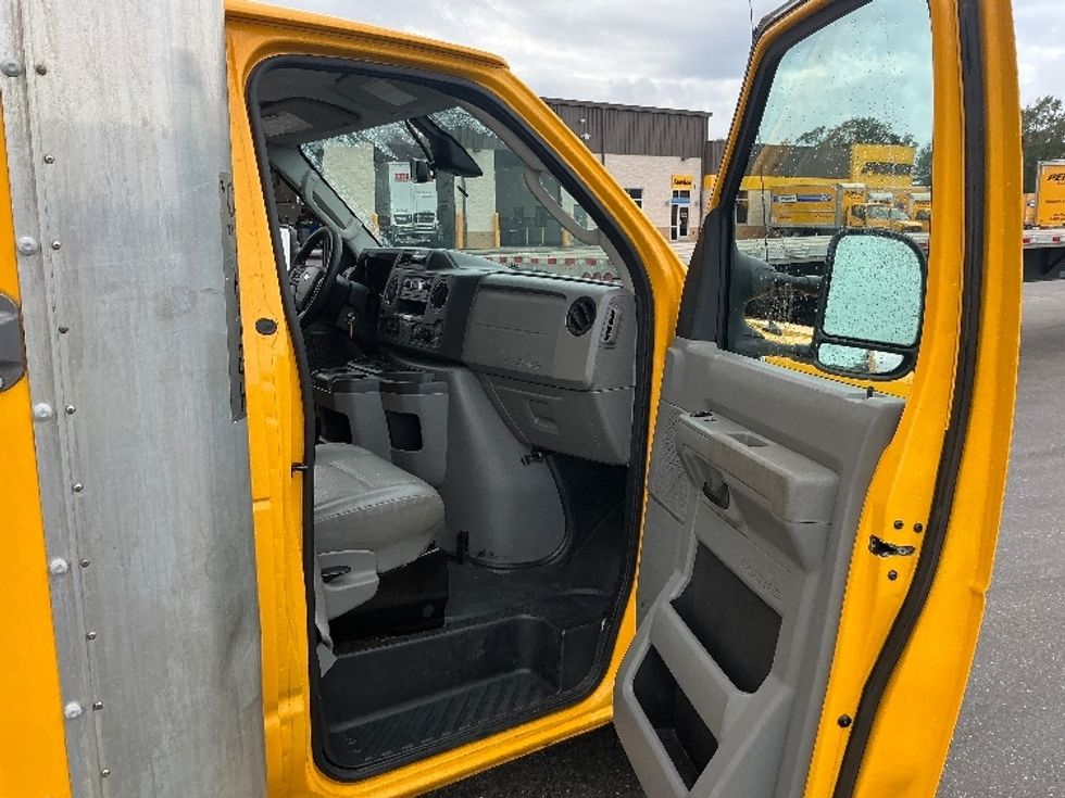 Light Duty Box Truck-Light and Medium Duty Trucks-Ford-2022-E350-Mobile-AL-107,490\n\t\tmiles-$ 27,250 - Image 20