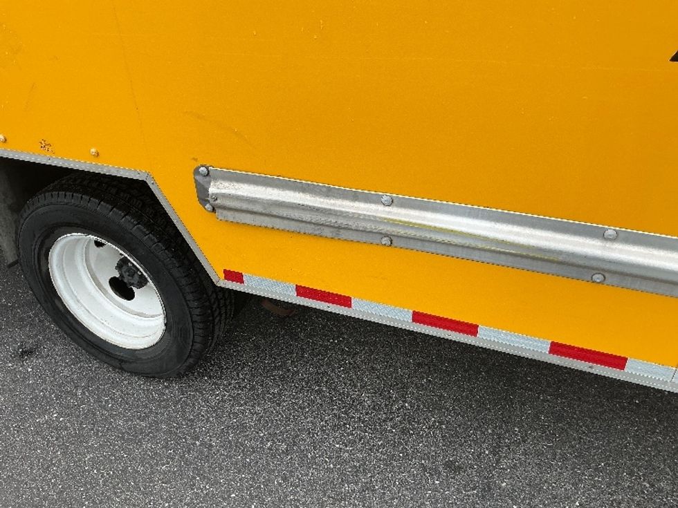 Light Duty Box Truck-Light and Medium Duty Trucks-Ford-2022-E350-Mobile-AL-107,490\n\t\tmiles-$ 27,250 - Image 26