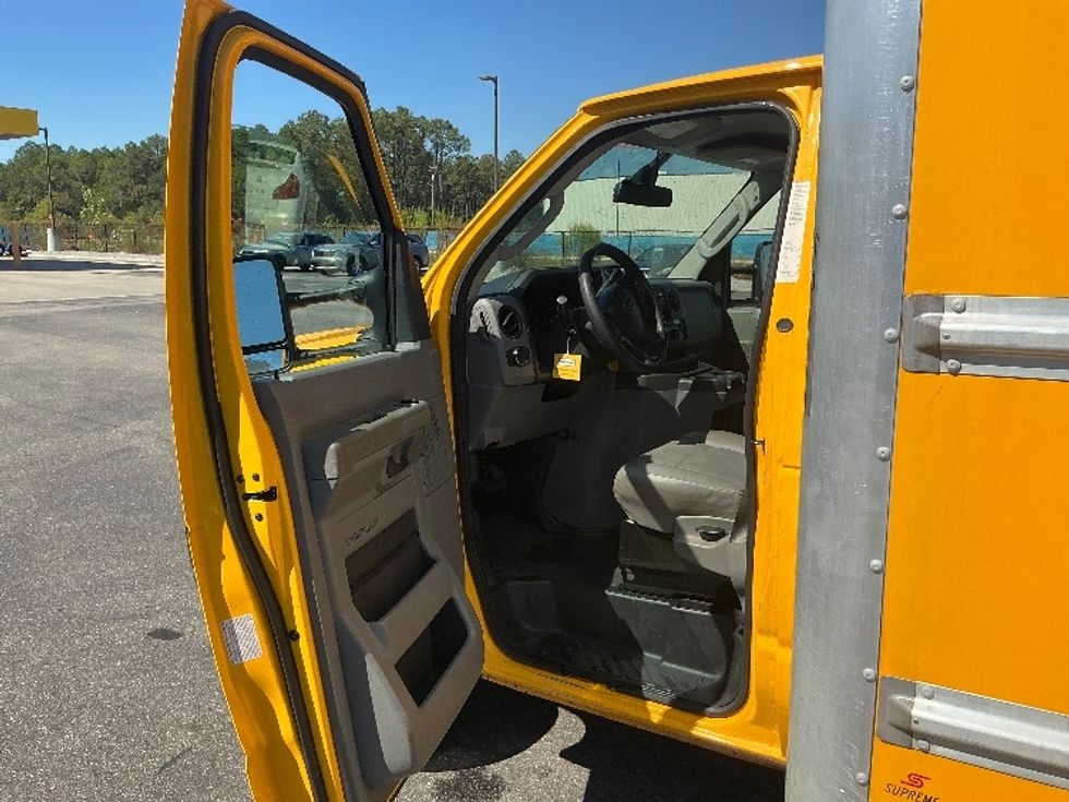 Light Duty Box Truck-Light and Medium Duty Trucks-Ford-2022-E350-Mobile-AL-108,887\n\t\tmiles-$ 27,500 - Image 15