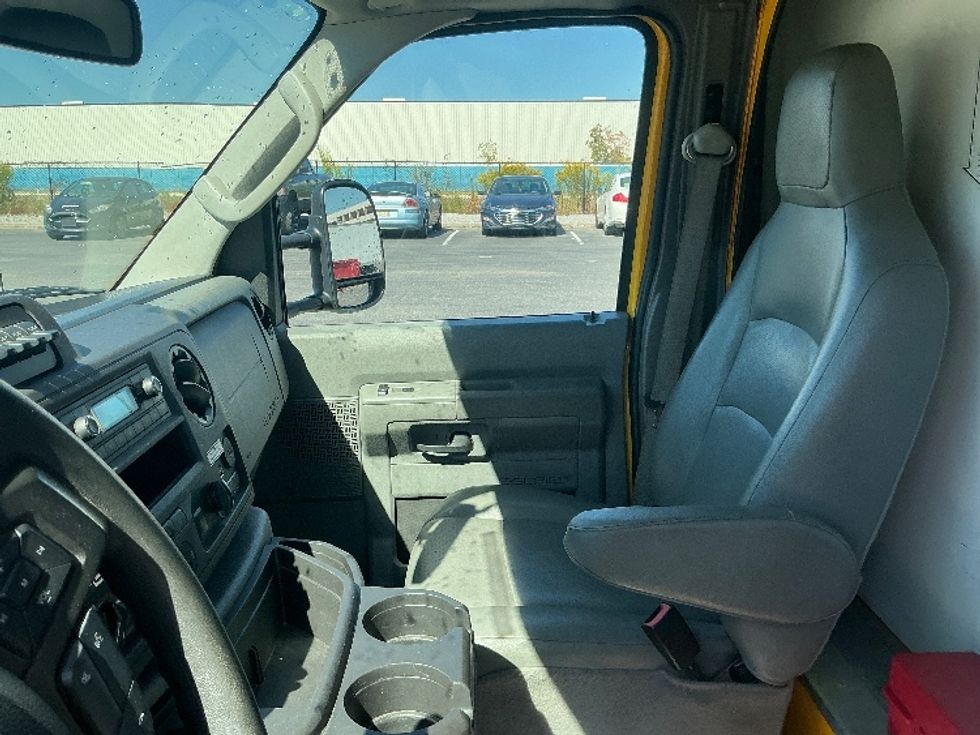 Light Duty Box Truck-Light and Medium Duty Trucks-Ford-2022-E350-Mobile-AL-108,887\n\t\tmiles-$ 27,500 - Image 18