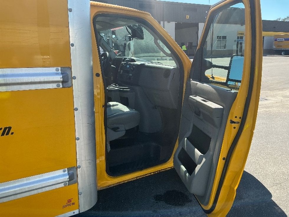 Light Duty Box Truck-Light and Medium Duty Trucks-Ford-2022-E350-Mobile-AL-108,887\n\t\tmiles-$ 27,500 - Image 19