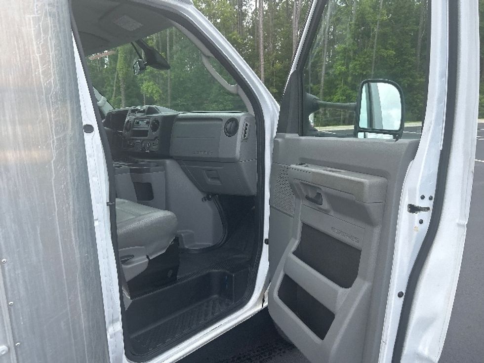 Light Duty Box Truck-Light and Medium Duty Trucks-Ford-2022-E350-Mobile-AL-86,445\n\t\tmiles-$ 33,500 - Image 19