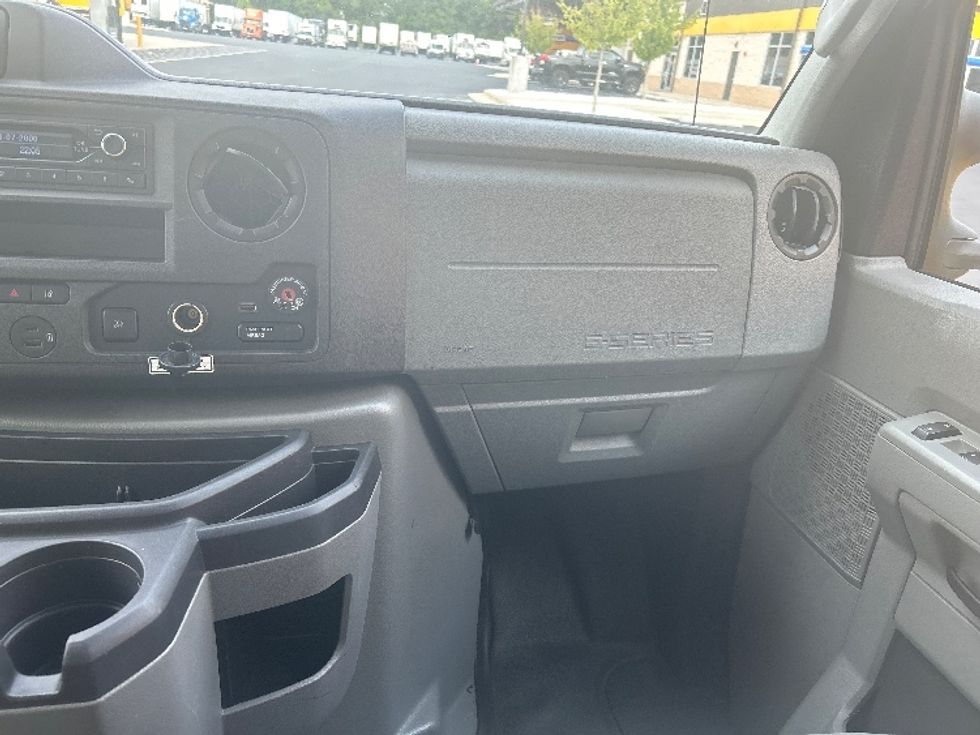 Light Duty Box Truck-Light and Medium Duty Trucks-Ford-2022-E350-Mobile-AL-86,445\n\t\tmiles-$ 33,500 - Image 20