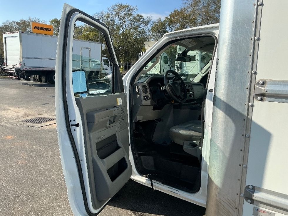 Light Duty Box Truck-Light and Medium Duty Trucks-Ford-2022-E350-Mobile-AL-98,220\n\t\tmiles-$ 32,500 - Image 16