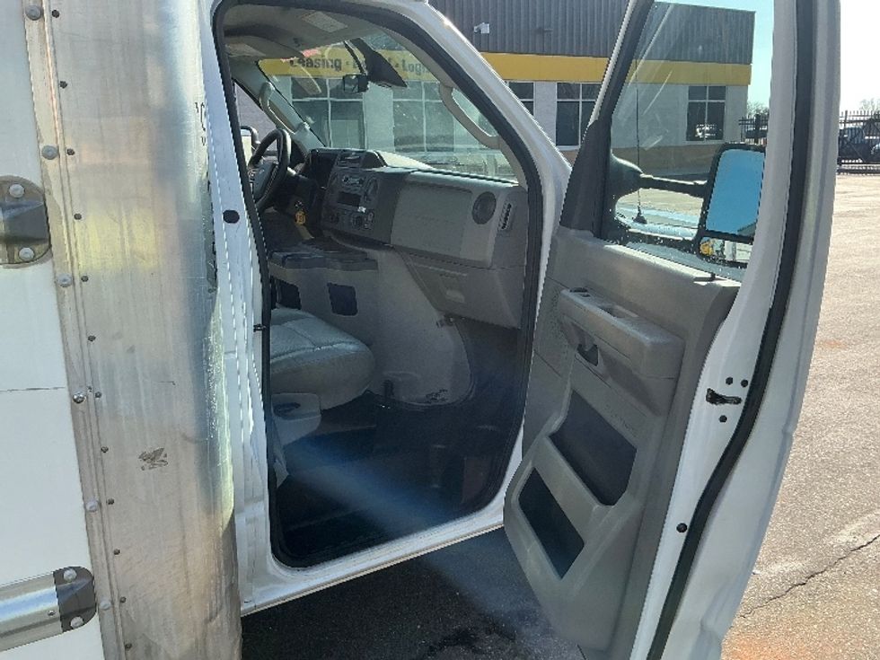 Light Duty Box Truck-Light and Medium Duty Trucks-Ford-2022-E350-Mobile-AL-98,220\n\t\tmiles-$ 32,500 - Image 20