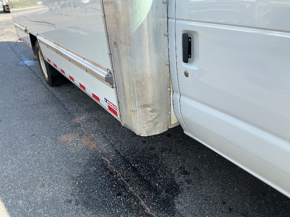 Light Duty Box Truck-Light and Medium Duty Trucks-Ford-2022-E350-Mobile-AL-98,220\n\t\tmiles-$ 32,500 - Image 25