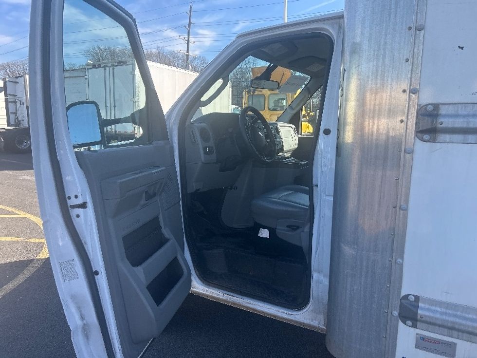 Light Duty Box Truck-Light and Medium Duty Trucks-Ford-2022-E350-Monmouth Junction-NJ-88,605\n\t\tmiles-$ 31,250 - Image 15