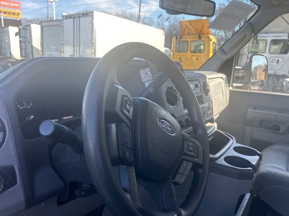 Light Duty Box Truck-Light and Medium Duty Trucks-Ford-2022-E350-Monmouth Junction-NJ-88,605\n\t\tmiles-$ 31,250 - Image 16