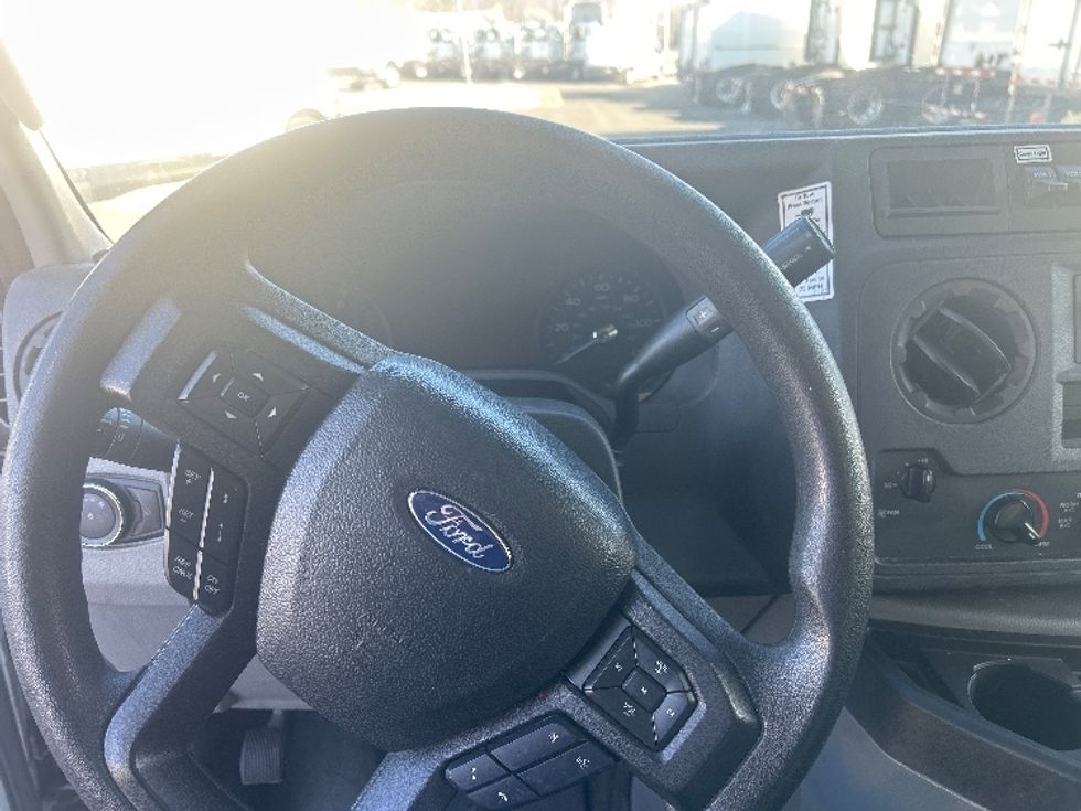 Light Duty Box Truck-Light and Medium Duty Trucks-Ford-2022-E350-Monmouth Junction-NJ-88,605\n\t\tmiles-$ 31,250 - Image 17