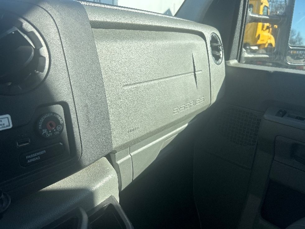 Light Duty Box Truck-Light and Medium Duty Trucks-Ford-2022-E350-Monmouth Junction-NJ-88,605\n\t\tmiles-$ 31,250 - Image 20