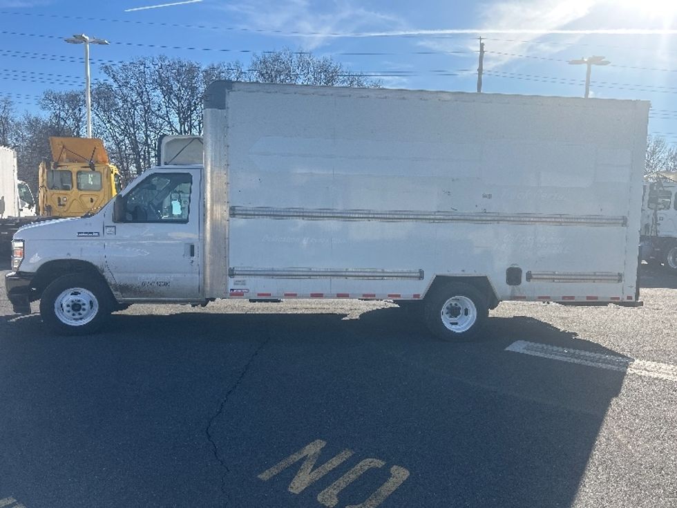 Light Duty Box Truck-Light and Medium Duty Trucks-Ford-2022-E350-Monmouth Junction-NJ-88,605\n\t\tmiles-$ 31,250 - Image 4
