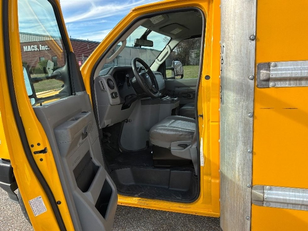 Light Duty Box Truck-Light and Medium Duty Trucks-Ford-2022-E350-Montgomery-AL-93,026\n\t\tmiles-$ 30,000 - Image 16