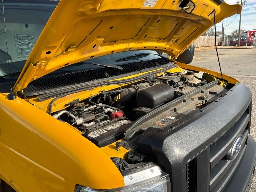 Light Duty Box Truck-Light and Medium Duty Trucks-Ford-2022-E350-Montgomery-AL-93,026\n\t\tmiles-$ 30,000 - Image 23