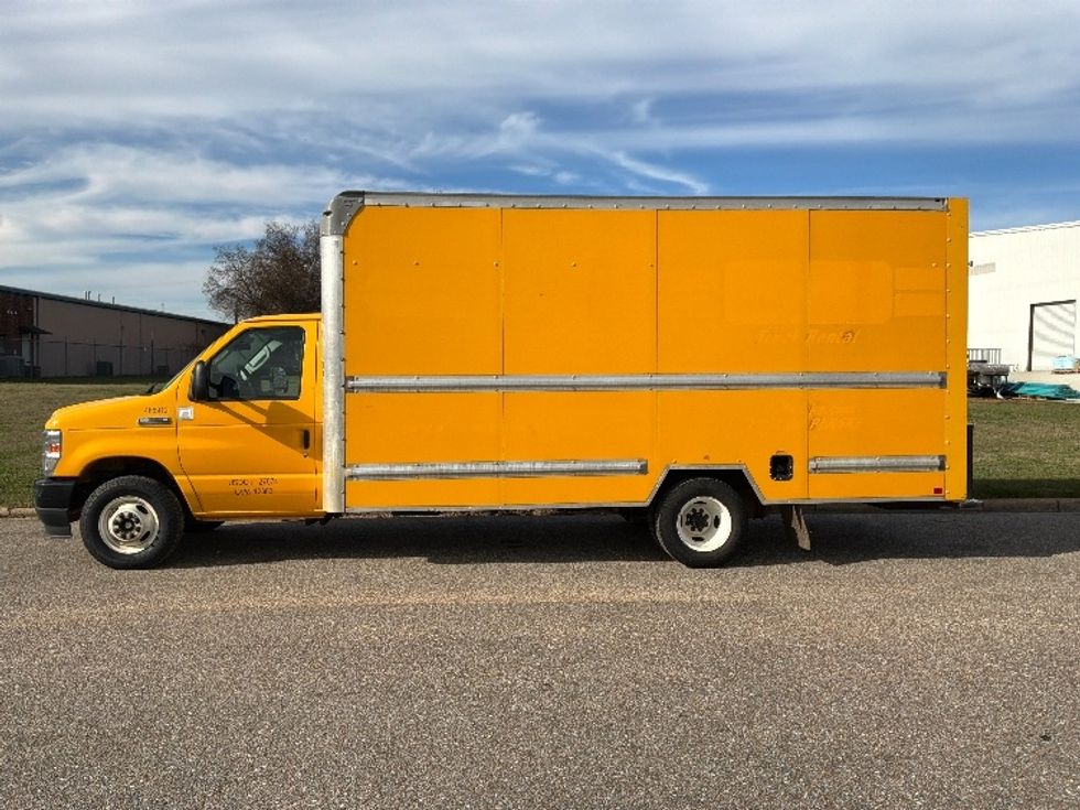 Light Duty Box Truck-Light and Medium Duty Trucks-Ford-2022-E350-Montgomery-AL-93,026\n\t\tmiles-$ 30,000 - Image 4