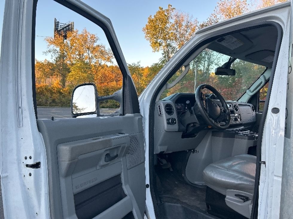 Light Duty Box Truck-Light and Medium Duty Trucks-Ford-2022-E350-Montgomery-NY-113,236\n\t\tmiles-$ 27,500 - Image 16