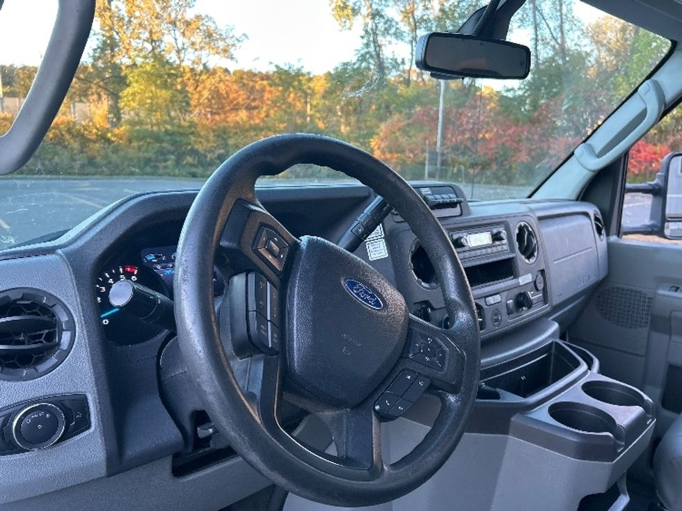 Light Duty Box Truck-Light and Medium Duty Trucks-Ford-2022-E350-Montgomery-NY-113,236\n\t\tmiles-$ 27,500 - Image 17