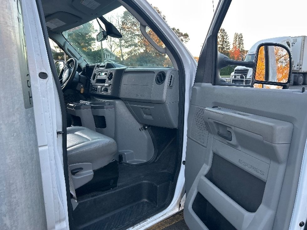Light Duty Box Truck-Light and Medium Duty Trucks-Ford-2022-E350-Montgomery-NY-113,236\n\t\tmiles-$ 27,500 - Image 20