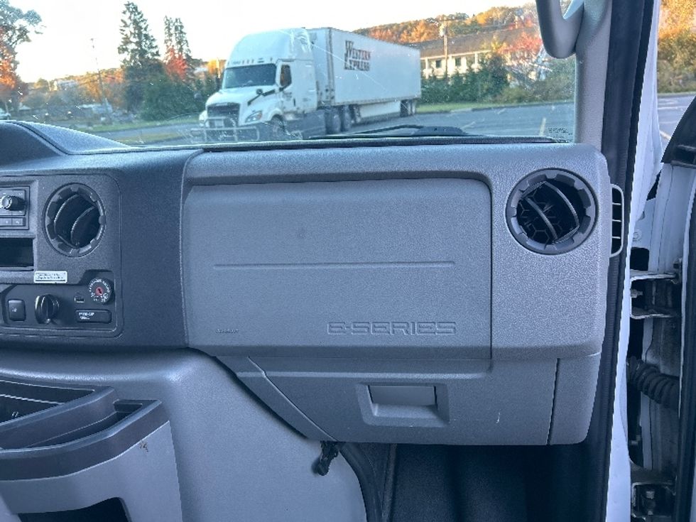 Light Duty Box Truck-Light and Medium Duty Trucks-Ford-2022-E350-Montgomery-NY-113,236\n\t\tmiles-$ 27,500 - Image 21