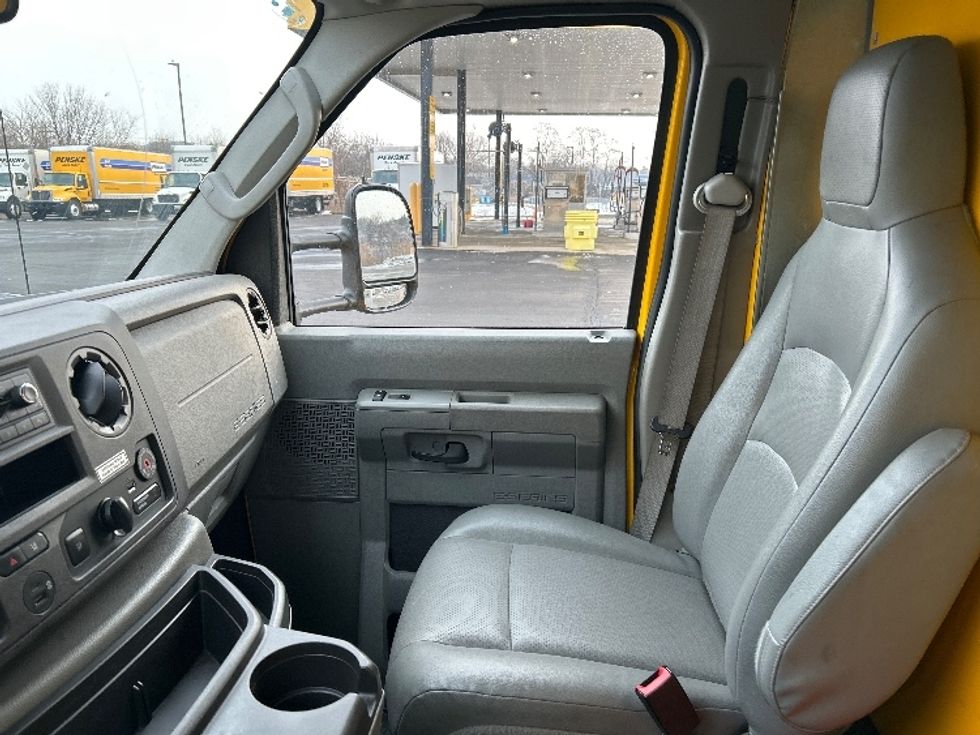 Light Duty Box Truck-Light and Medium Duty Trucks-Ford-2022-E350-Montgomery-NY-89,016\n\t\tmiles-$ 27,500 - Image 17