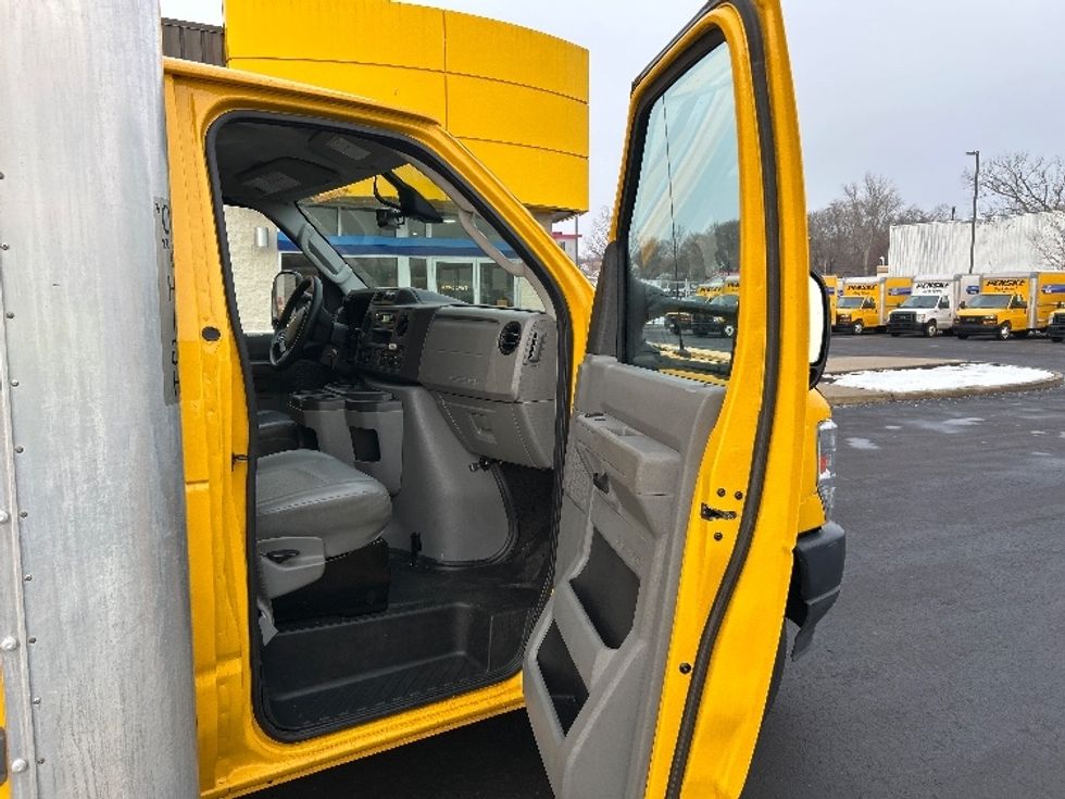 Light Duty Box Truck-Light and Medium Duty Trucks-Ford-2022-E350-Montgomery-NY-89,016\n\t\tmiles-$ 27,500 - Image 18