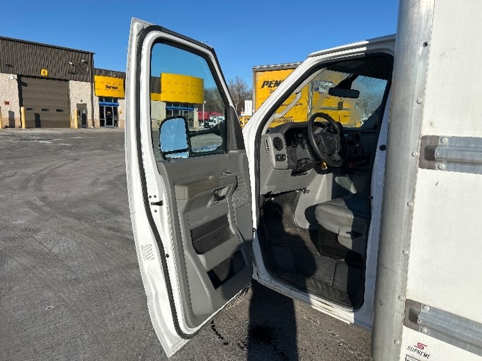 Light Duty Box Truck-Light and Medium Duty Trucks-Ford-2022-E350-Montgomery-NY-94,528\n\t\tmiles-$ 29,750 - Image 16