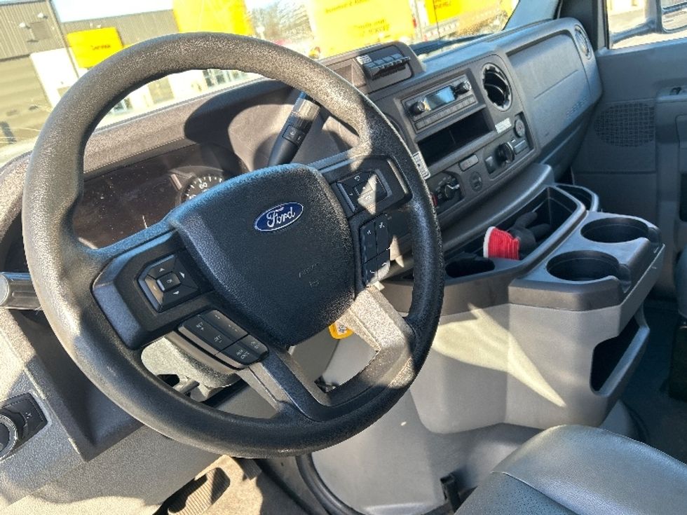 Light Duty Box Truck-Light and Medium Duty Trucks-Ford-2022-E350-Montgomery-NY-94,528\n\t\tmiles-$ 29,750 - Image 17