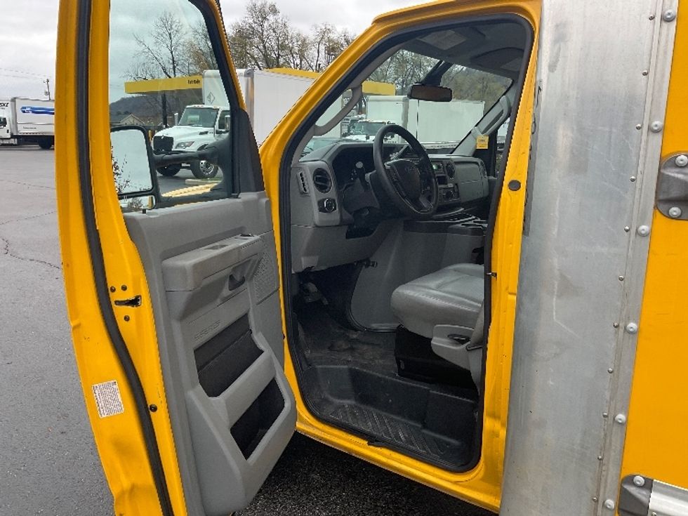 Light Duty Box Truck-Light and Medium Duty Trucks-Ford-2022-E350-Mount Pleasant-PA-140,034\n\t\tmiles-$ 19,750 - Image 16