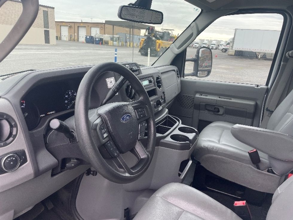Light Duty Box Truck-Light and Medium Duty Trucks-Ford-2022-E350-Murfreesboro-TN-69,659\n\t\tmiles-$ 41,750 - Image 17
