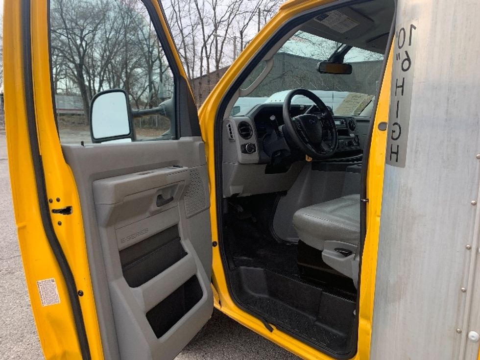 Light Duty Box Truck-Light and Medium Duty Trucks-Ford-2022-E350-Nashville (Mount Juliet)-TN-85,895\n\t\tmiles-$ 30,750 - Image 16