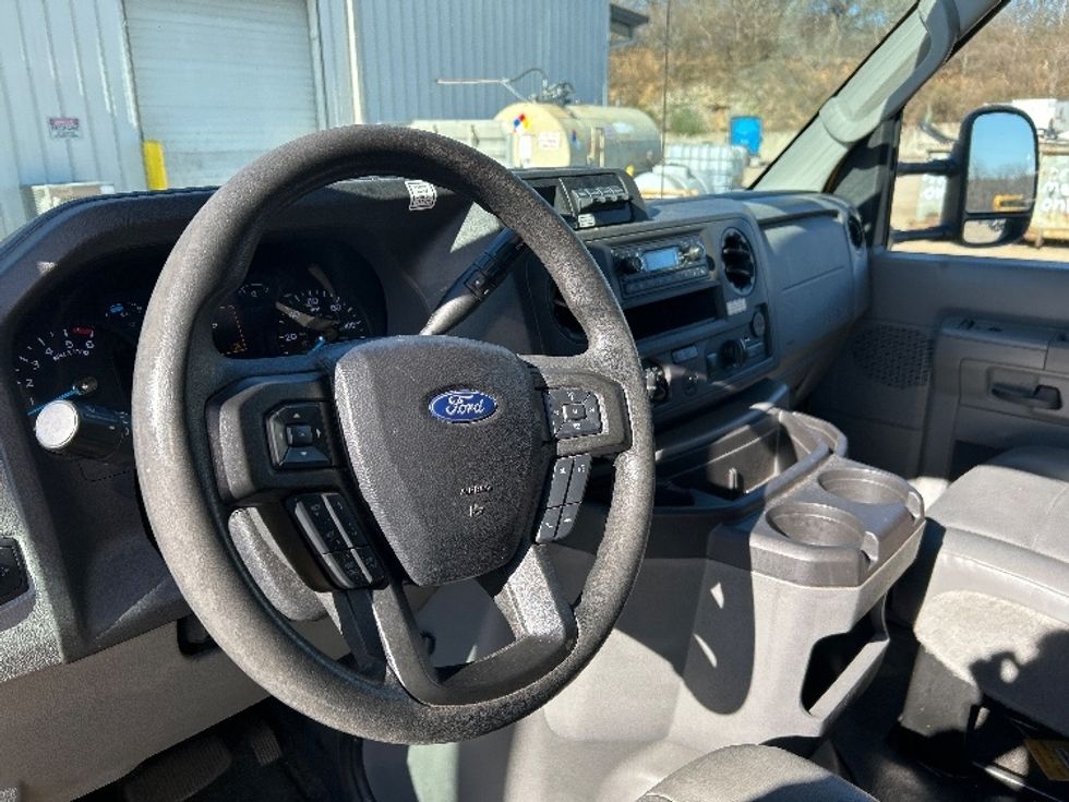 Light Duty Box Truck-Light and Medium Duty Trucks-Ford-2022-E350-Nashville (Mount Juliet)-TN-92,175\n\t\tmiles-$ 30,000 - Image 17