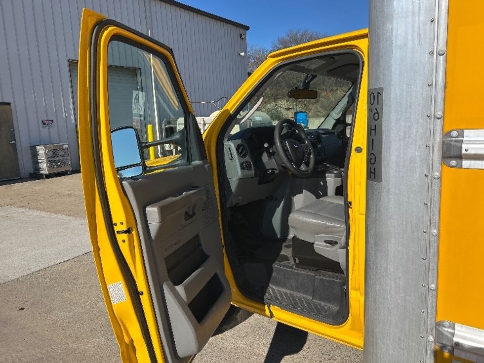 Light Duty Box Truck-Light and Medium Duty Trucks-Ford-2022-E350-Nashville (Mount Juliet)-TN-92,175\n\t\tmiles-$ 30,000 - Image 16