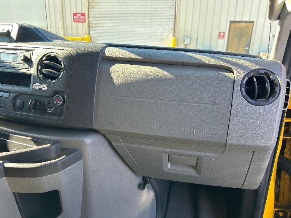 Light Duty Box Truck-Light and Medium Duty Trucks-Ford-2022-E350-Nashville (Mount Juliet)-TN-92,175\n\t\tmiles-$ 30,000 - Image 21
