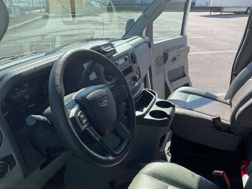 Light Duty Box Truck-Light and Medium Duty Trucks-Ford-2022-E350-Nashville-TN-114,994\n\t\tmiles-$ 27,500 - Image 19