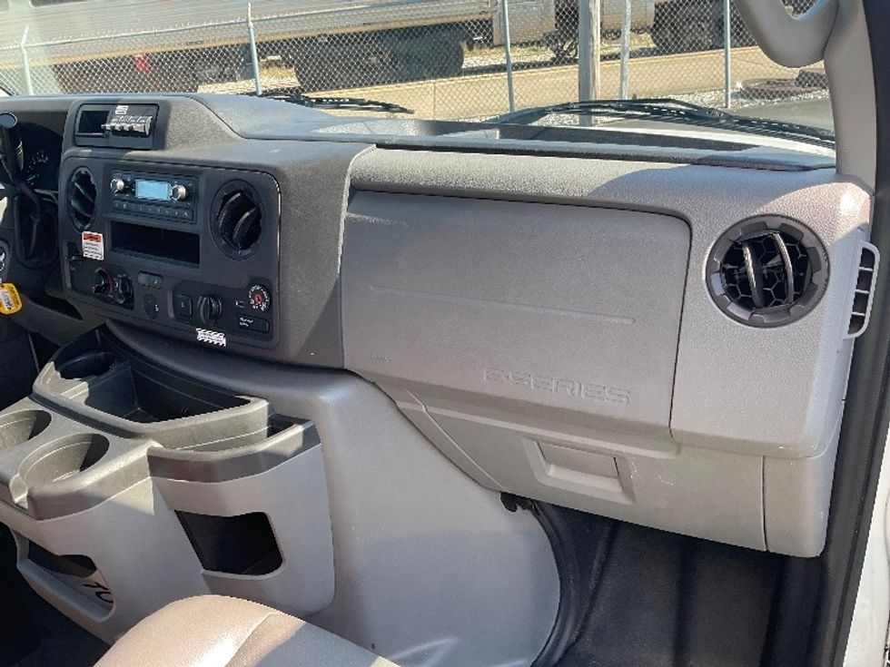 Light Duty Box Truck-Light and Medium Duty Trucks-Ford-2022-E350-Nashville-TN-114,994\n\t\tmiles-$ 27,500 - Image 21