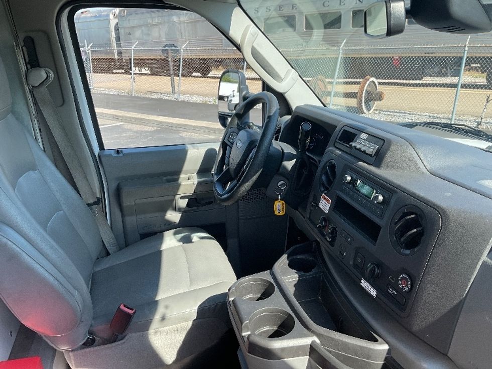 Light Duty Box Truck-Light and Medium Duty Trucks-Ford-2022-E350-Nashville-TN-114,994\n\t\tmiles-$ 27,500 - Image 22