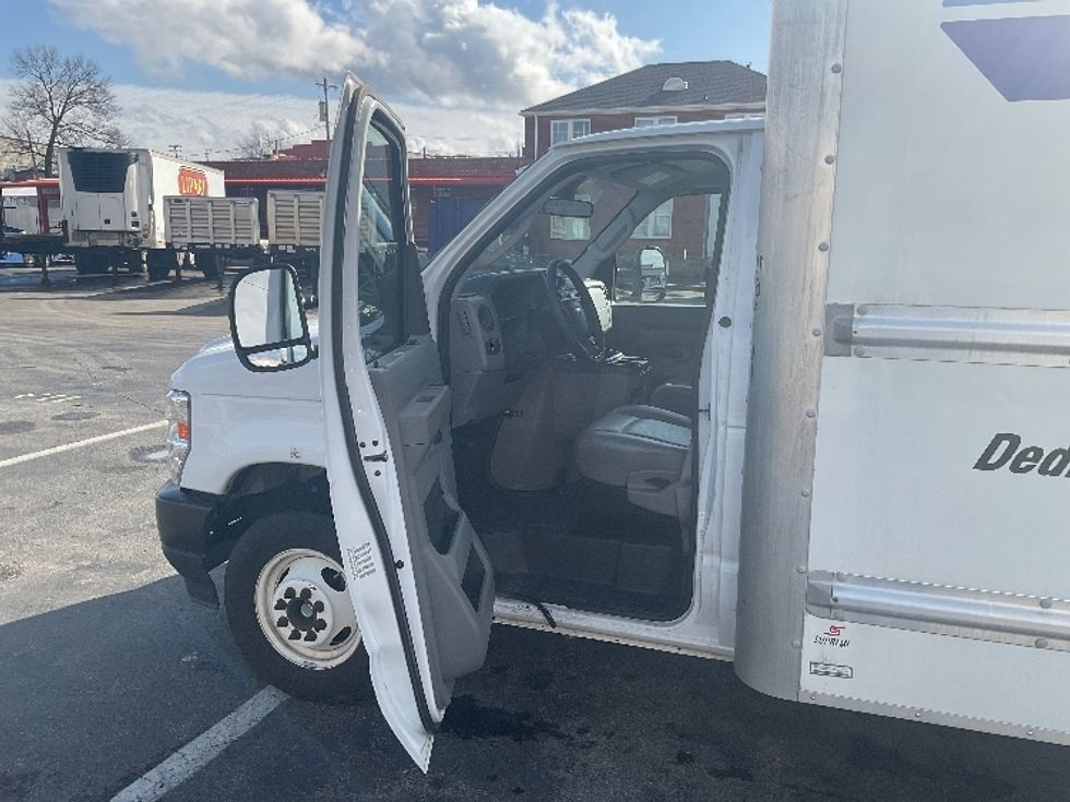 Light Duty Box Truck-Light and Medium Duty Trucks-Ford-2022-E350-Nashville-TN-77,558\n\t\tmiles-$ 36,250 - Image 16